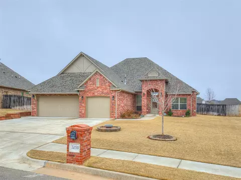 3200 Drake Crest Dr, Edmond, OK 73034