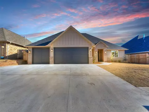 3032 Hunter Crest Dr, Edmond, OK 73034