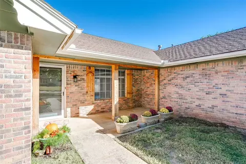 11133 Folkstone Dr, Yukon, OK 73099