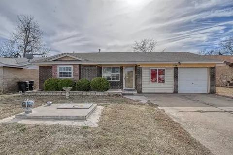 872 NW 15th St, Moore, OK 73160