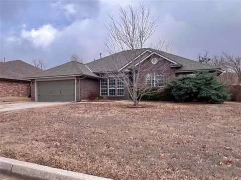 916 Ruby Ln, Midwest City, OK 73130