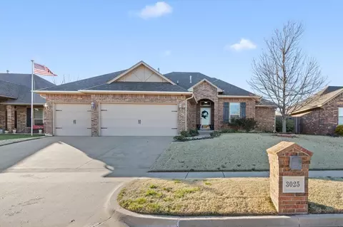 3025 Canton Trl, Yukon, OK 73099