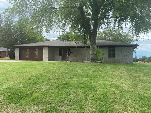 108 Virginia Ave, Elk City, OK 73644