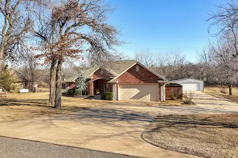 12204 Red Bud Vly, Guthrie, OK 73044