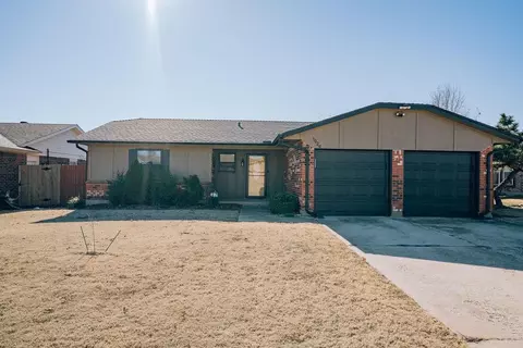 1026 Arlington Dr, Yukon, OK 73099