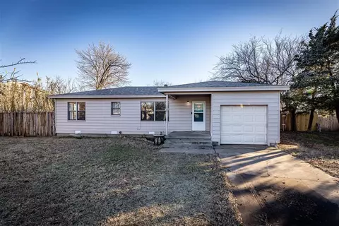 1708 NW Lindy Ave, Lawton, OK 73507