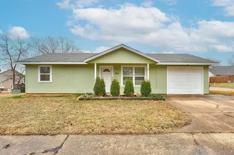 102 Crestwood Ct, Stillwater, OK 74075