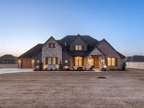 2215 Dax Ln, Norman, OK 73072
