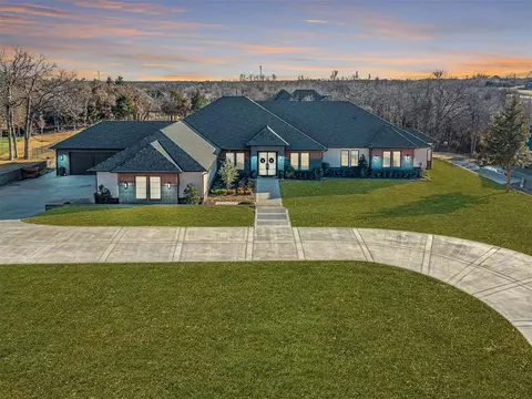 4400 Corridor Dr, Edmond, OK 73034
