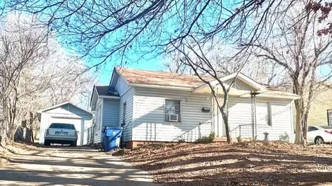 1513 S 6th St, Chickasha, OK 73018