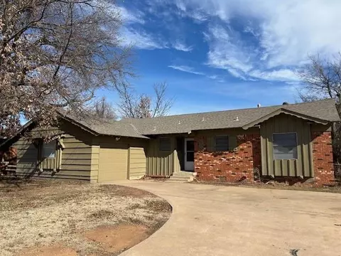 3220 N Ridgewood Dr, Midwest City, OK 73110