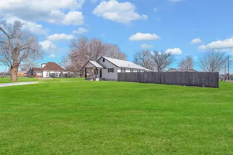 321 W 7th St, Elk City, OK 73644