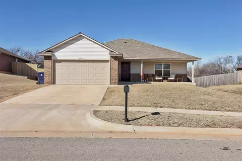 10017 Wessex Dr, Yukon, OK 73099