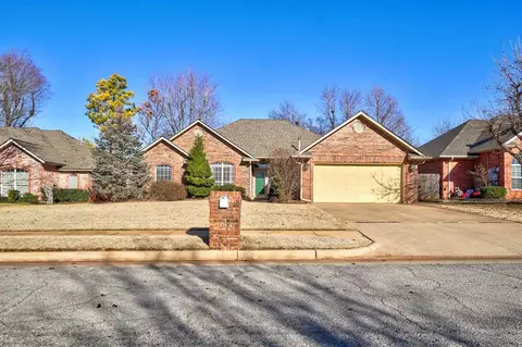1221 N Charlton Rd, Edmond, OK 73003