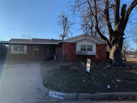 1208 W Peebly Dr, Midwest City, OK 73110