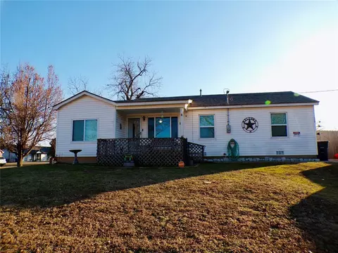 320 SE 2nd St, Blanchard, OK 73010