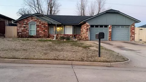 9709 Willow Wind Dr, Midwest City, OK 73130