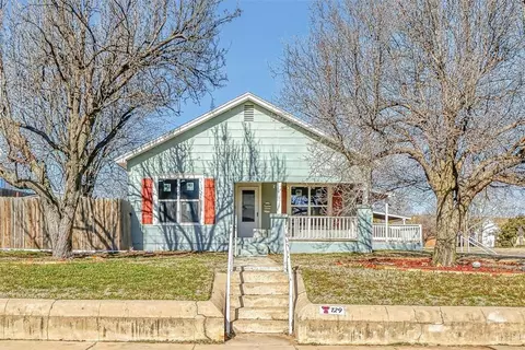 129 E Cleveland St, Mangum, OK 73554