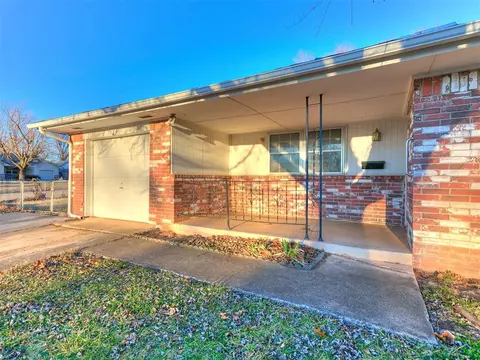 129 Monroe Ct, Norman, OK 73071 photo 2