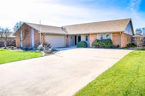 609 Camelot Ct, Altus, OK 73521