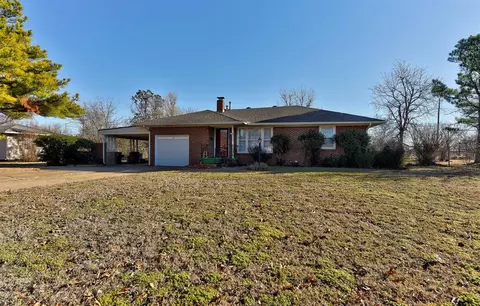 1515 Eisenhower Rd, Norman, OK 73069