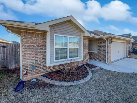 11436 SW 24th St, Yukon, OK 73099