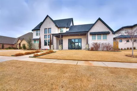 10913 NW 26th St, Yukon, OK 73099