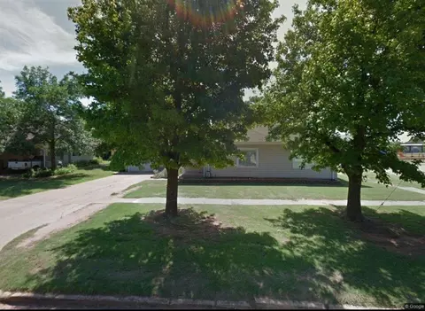 222 N 6th St, Okeene, OK 73763