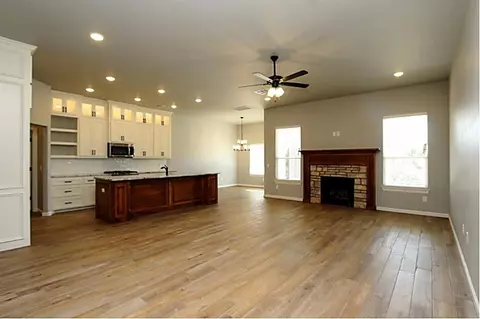 2875 Redwood Ct, Newcastle, OK 73065
