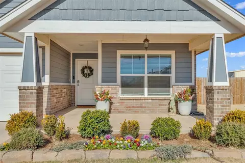 1281 Lakeview Dr, Edmond, OK 73034