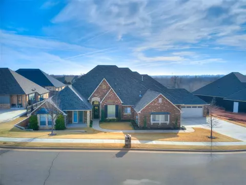 3016 Mackenzie Ave, Edmond, OK 73013