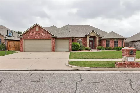 3208 Birch Dr, Moore, OK 73170