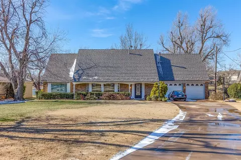 10221 Ski Dr, Oklahoma City, OK 73162