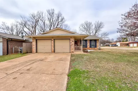 511 Robin Hill Rd, Edmond, OK 73003