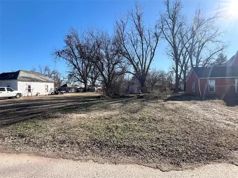 819 El Reno Ave, Chickasha, OK 73018