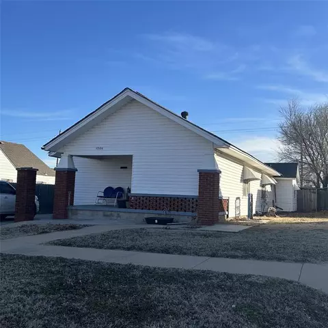 1206 Orient Ave, Clinton, OK 73601 photo 2