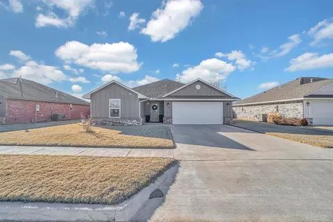 1009 Avalon Dr, Altus, OK 73521