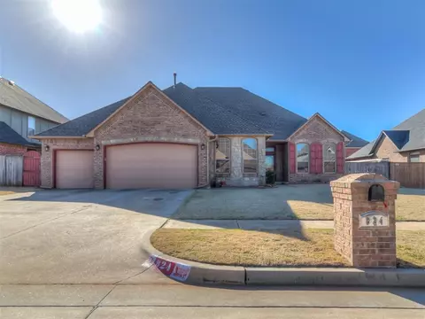 824 Preston Park Dr, Yukon, OK 73099