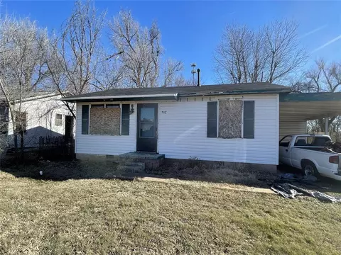 915 S 1st St, Anadarko, OK 73005