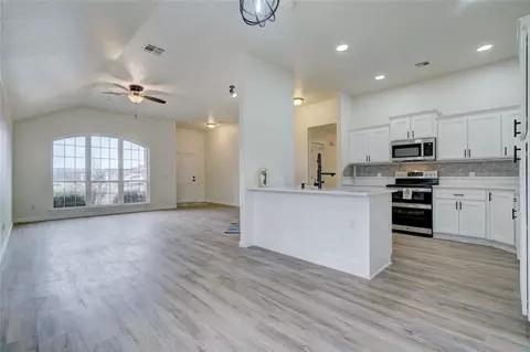 11649 S W 11th St, Yukon, OK 73099