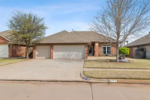 325 SE 6th St, Moore, OK 73160