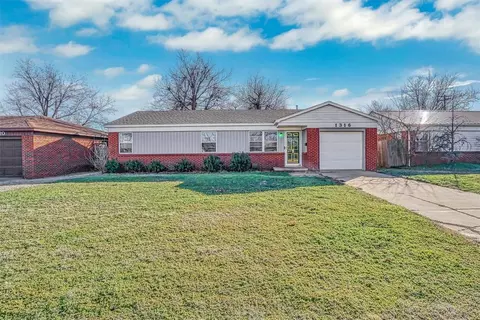 1316 E F St, Altus, OK 73521 photo 2