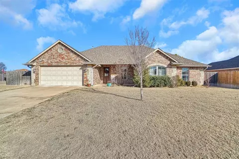 3712 Regal Dr, Altus, OK 73521
