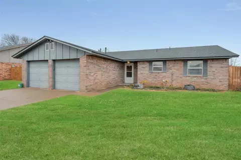 104 Peggy Dr, Elk City, OK 73644