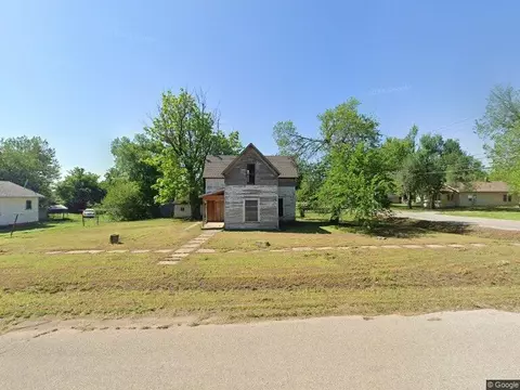914 Ivanhoe St, Perry, OK 73077