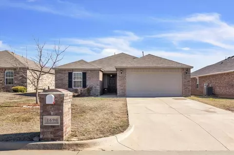 1690 Bradford Pl, Newcastle, OK 73065