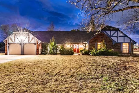 1401 Circle Glen St, Edmond, OK 73025