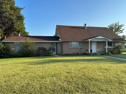 911 E Texas Dr, Laverne, OK 73848