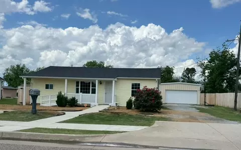 1006 W Federal St, Shawnee, OK 74804