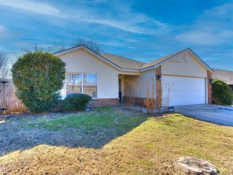 1012 Shadowlake Rd, Norman, OK 73071 photo 2